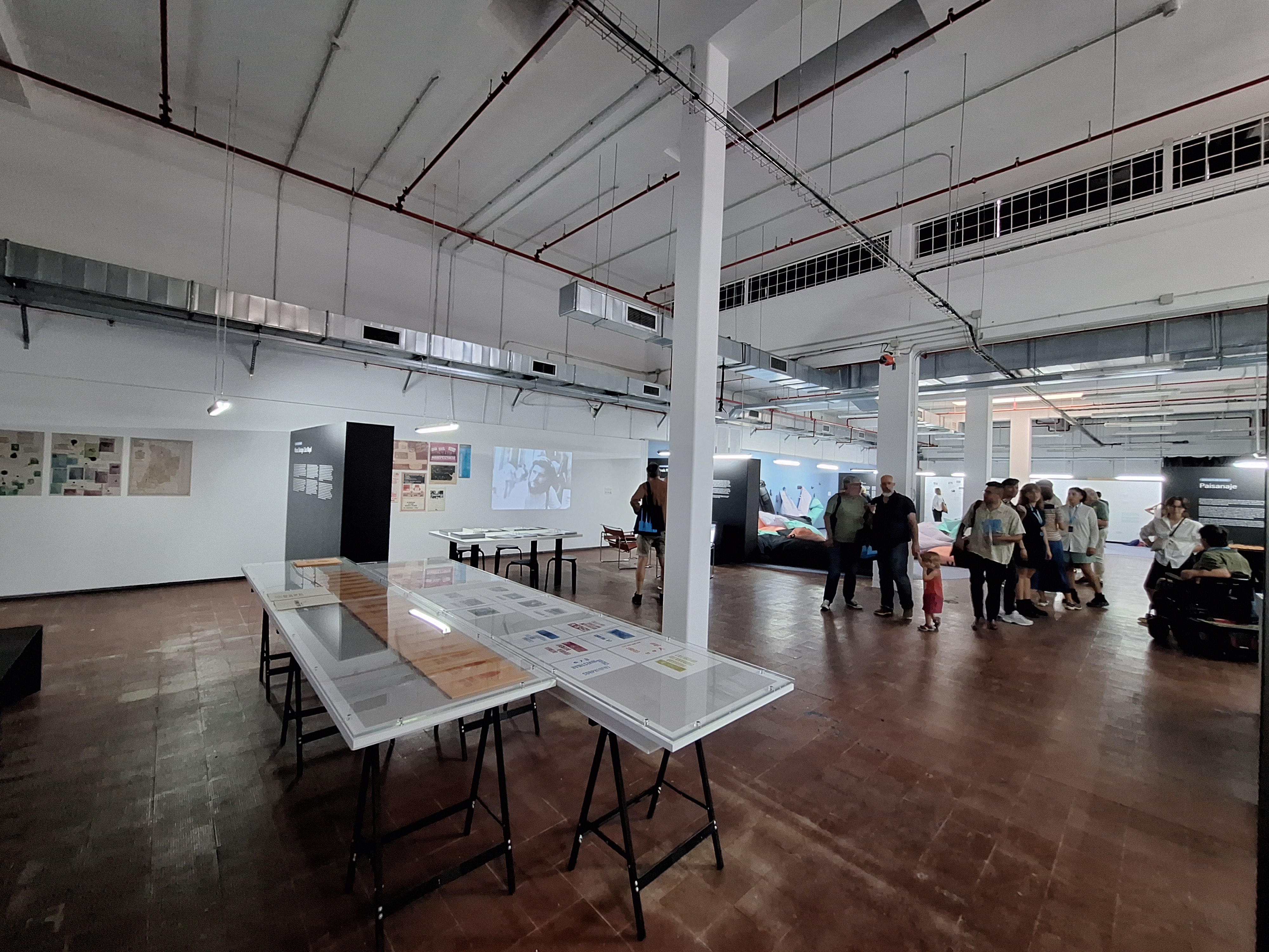 Una de les exposicions a l'edifici Gustavo Gili de Barcelona